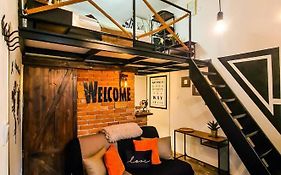 Rustic Flat With Perfect Location